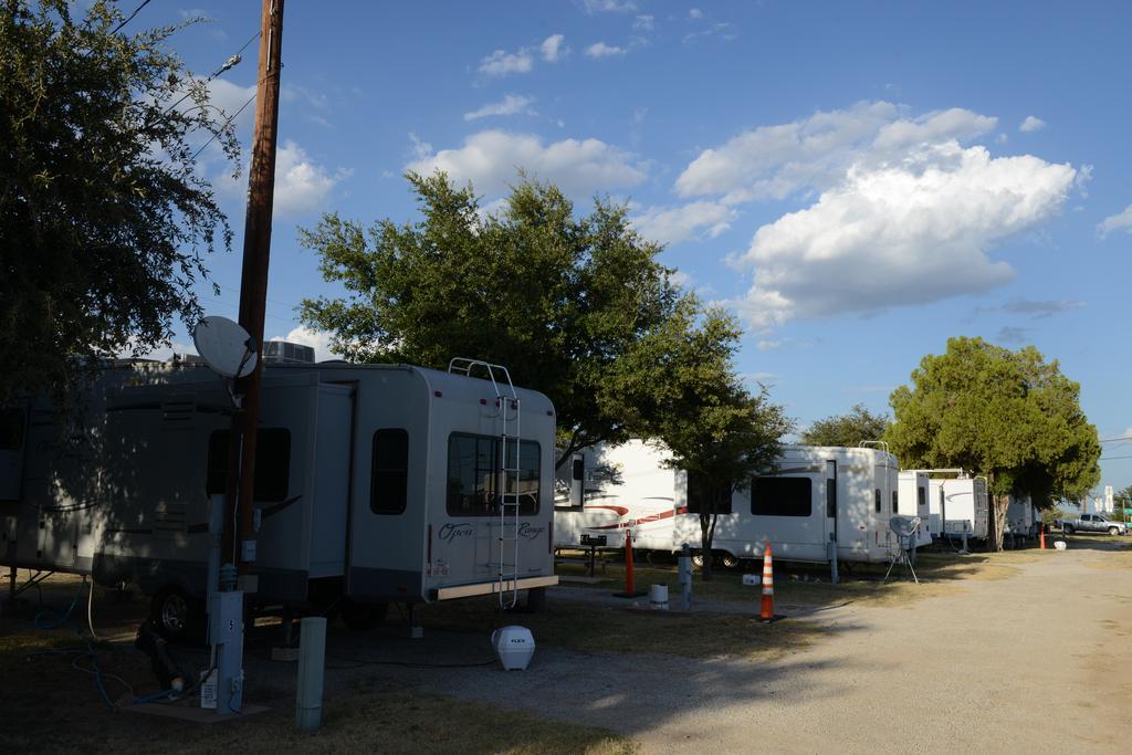 Albany Inn & Rv Campground ภายนอก รูปภาพ