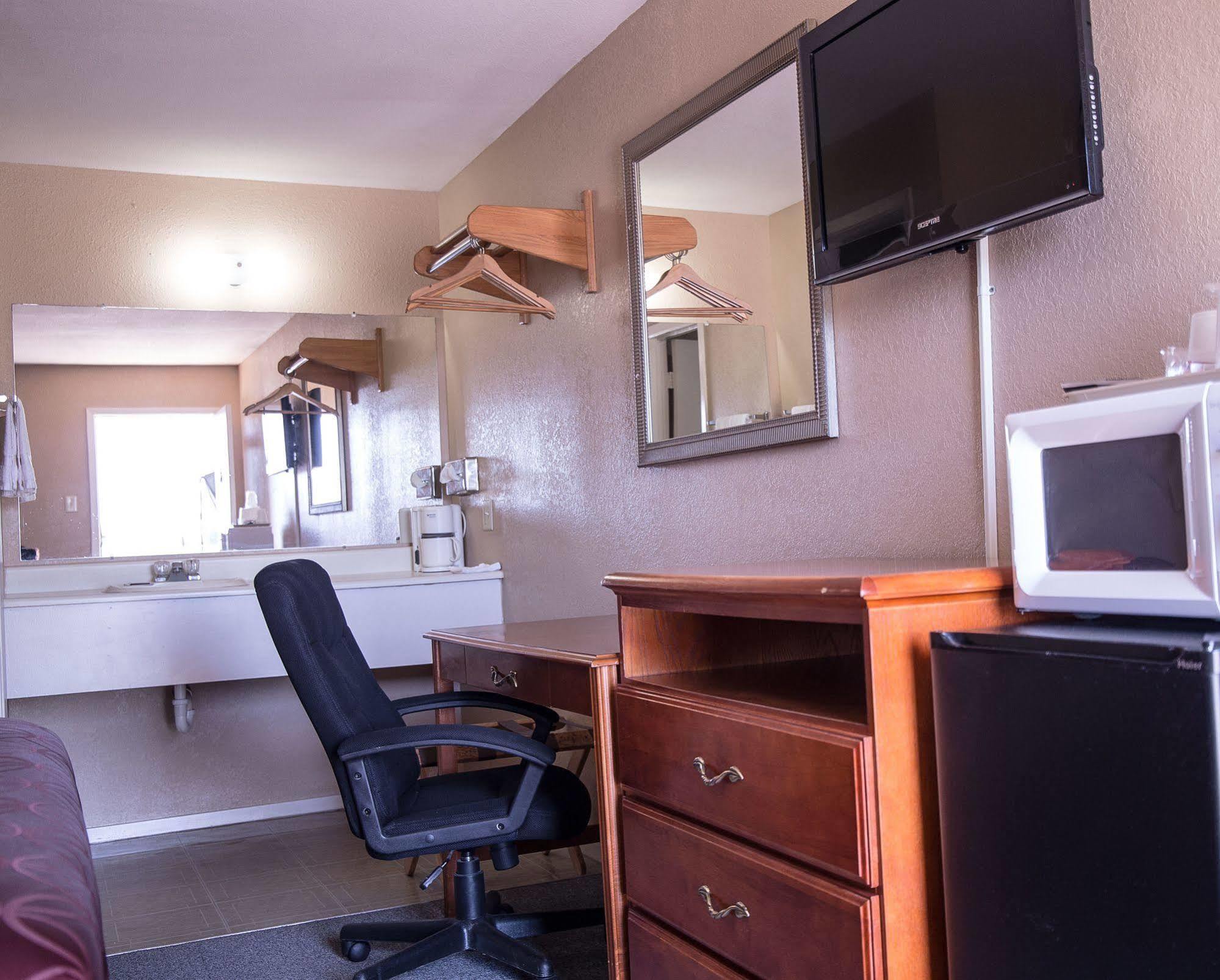Albany Inn & Rv Campground ภายนอก รูปภาพ